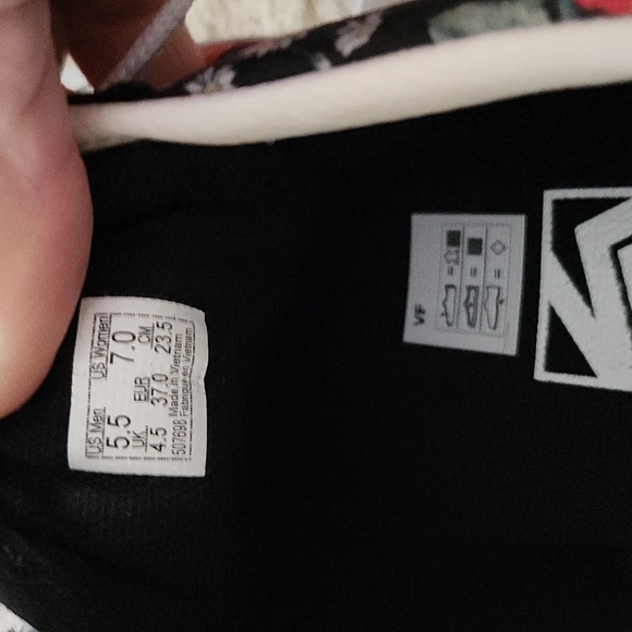 Vans - Picture 5 of 5